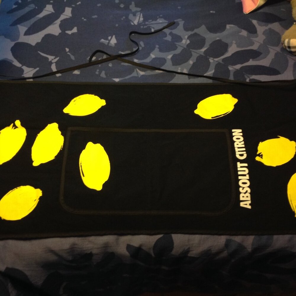Vintage Absolut Vodka Citron Lemon Bartender Server 1/2 Tie Apron